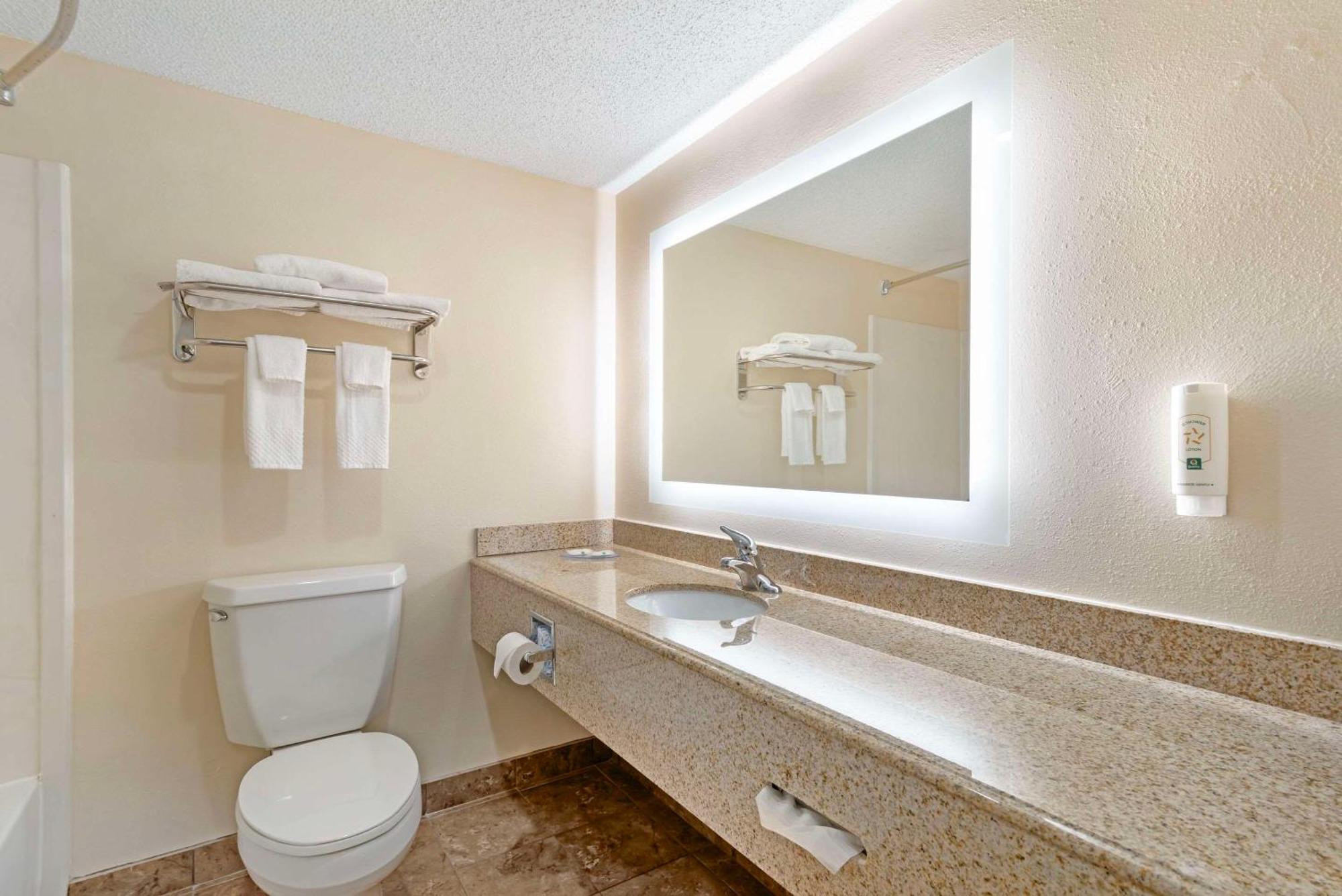 Quality Inn Valley - West Point Ngoại thất bức ảnh
